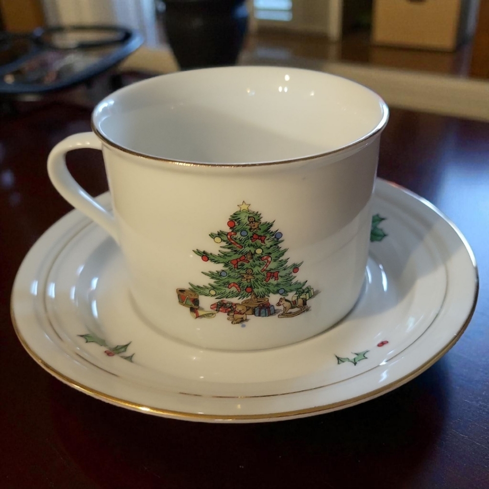Vtg 1996 Holiday Hostess Trim Gold Band Tienshan Coffee Tea Flat Cup/Saucer